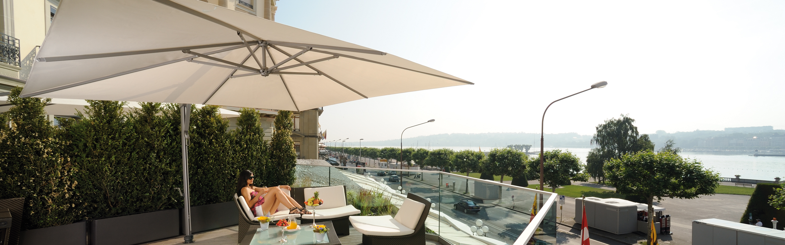 Sonnenschirme<br><em>freistehende Beschattung<br>in jeder Grösse</em>