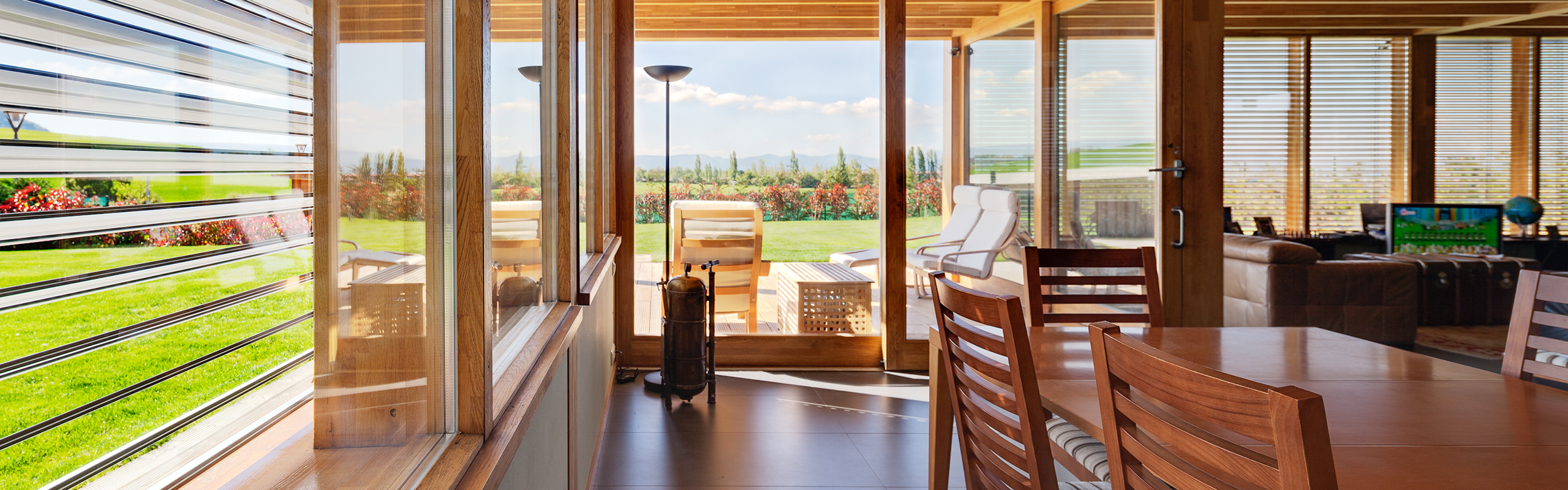 Lamellenstoren<br><em>Sonnenlicht, angenehm dosiert</em>