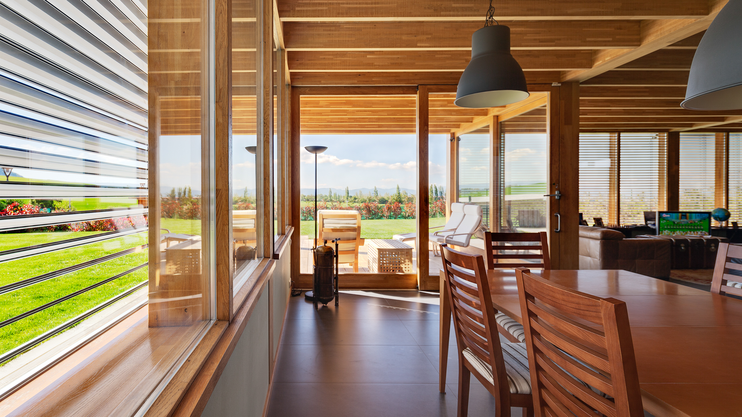 Lamellenstoren<br><em>Sonnenlicht, angenehm dosiert</em>